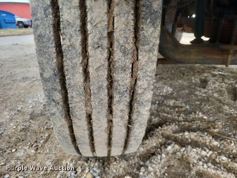 image for item DO4733 1992 Ford F700  utility / service truck