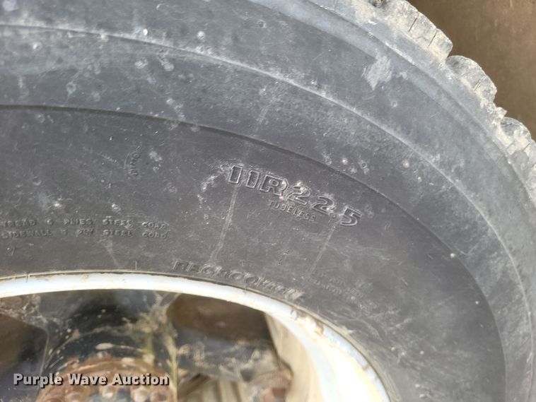 image for item DO4733 1992 Ford F700  utility / service truck