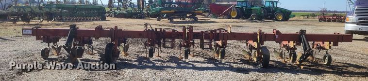 image for item DO4735 Case IH  row crop cultivator