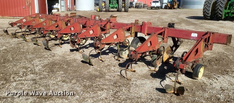 image for item DO4735 Case IH  row crop cultivator
