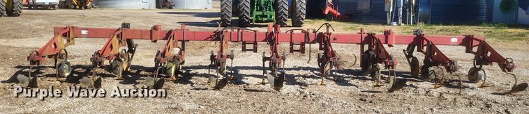 image for item DO4735 Case IH  row crop cultivator