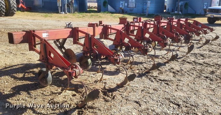 image for item DO4735 Case IH  row crop cultivator