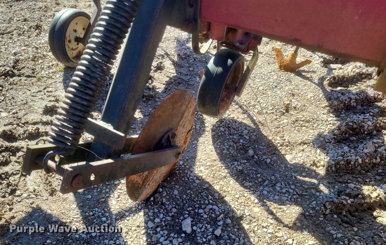 image for item DO4735 Case IH  row crop cultivator