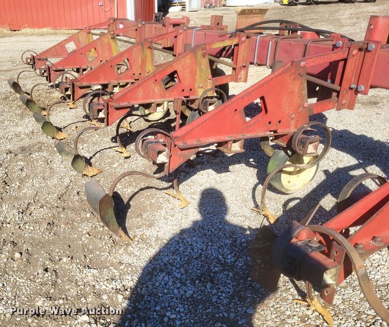 image for item DO4735 Case IH  row crop cultivator