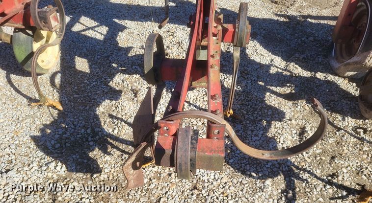 image for item DO4735 Case IH  row crop cultivator