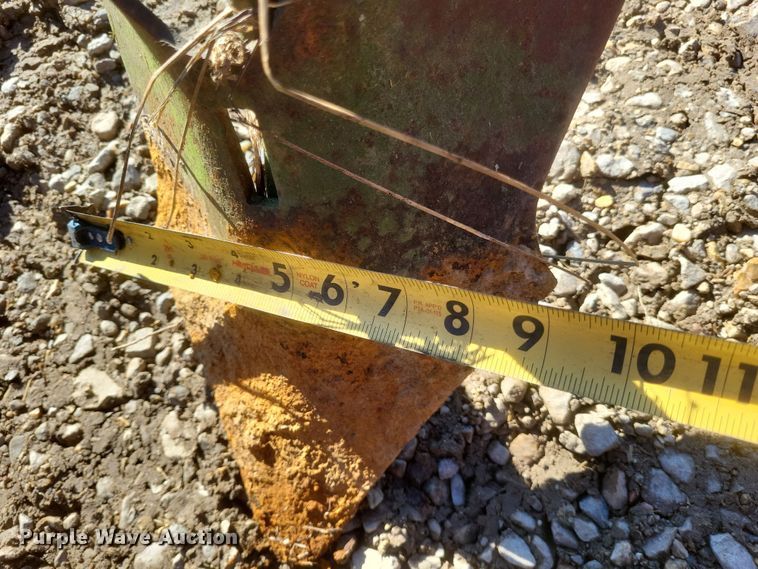 image for item DO4735 Case IH  row crop cultivator