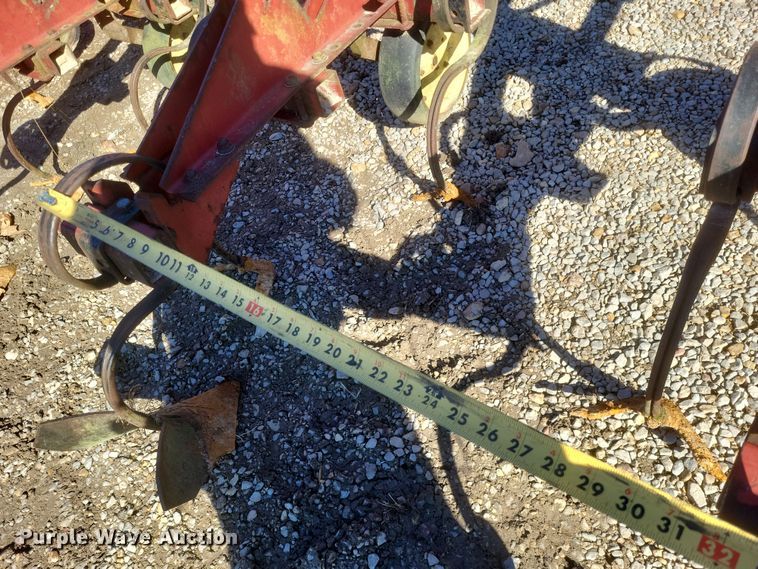 image for item DO4735 Case IH  row crop cultivator