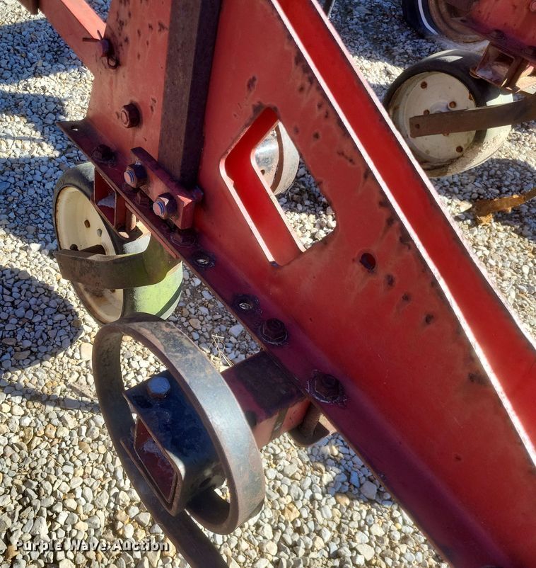 image for item DO4735 Case IH  row crop cultivator