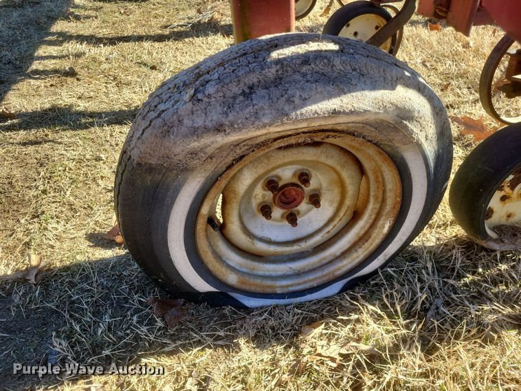 image for item DO4735 Case IH  row crop cultivator