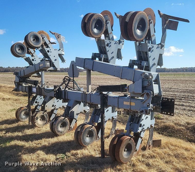 image for item DO4740 Hiniker 5000  row crop cultivator