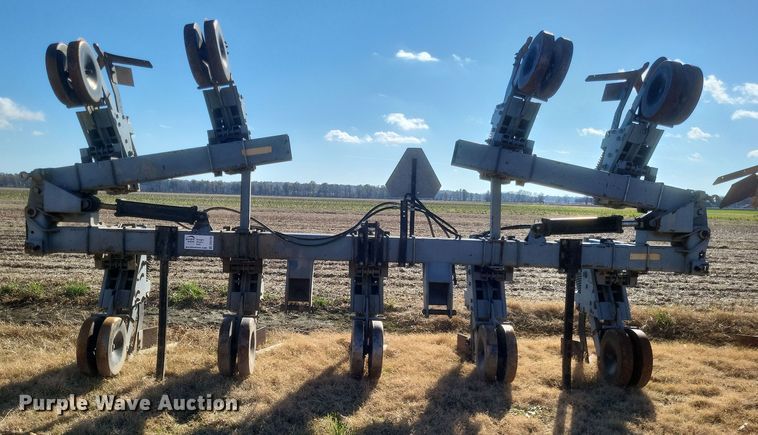 image for item DO4740 Hiniker 5000  row crop cultivator