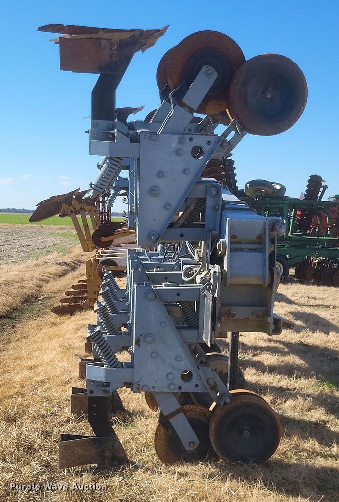 image for item DO4740 Hiniker 5000  row crop cultivator