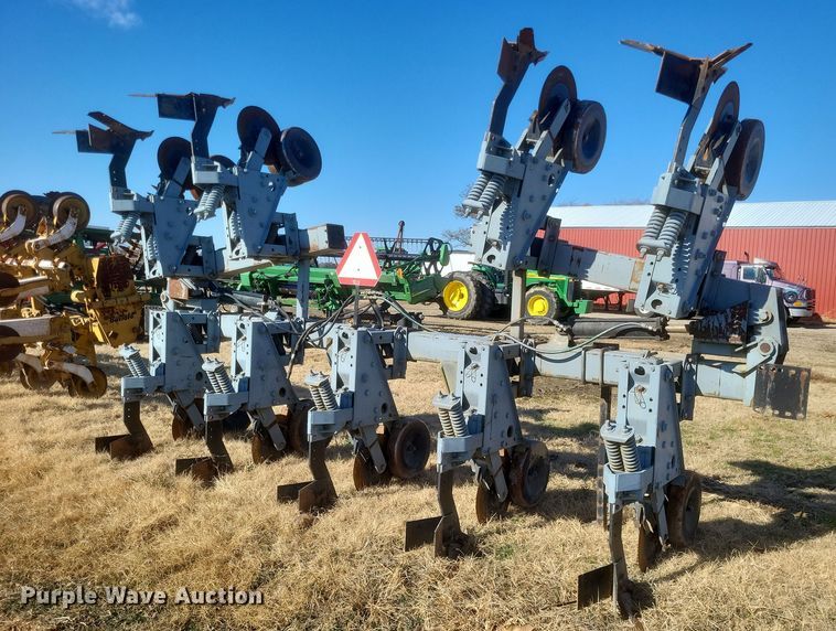 image for item DO4740 Hiniker 5000  row crop cultivator