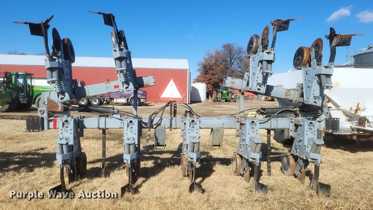 image for item DO4740 Hiniker 5000  row crop cultivator