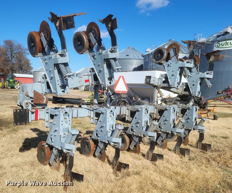 image for item DO4740 Hiniker 5000  row crop cultivator