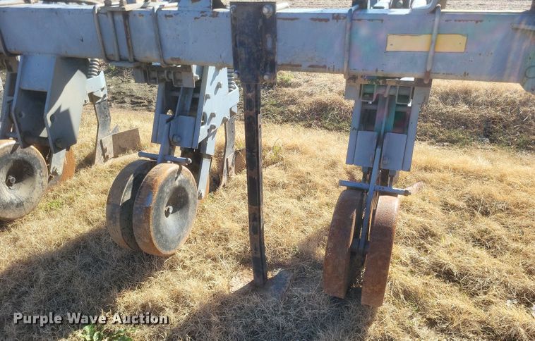 image for item DO4740 Hiniker 5000  row crop cultivator