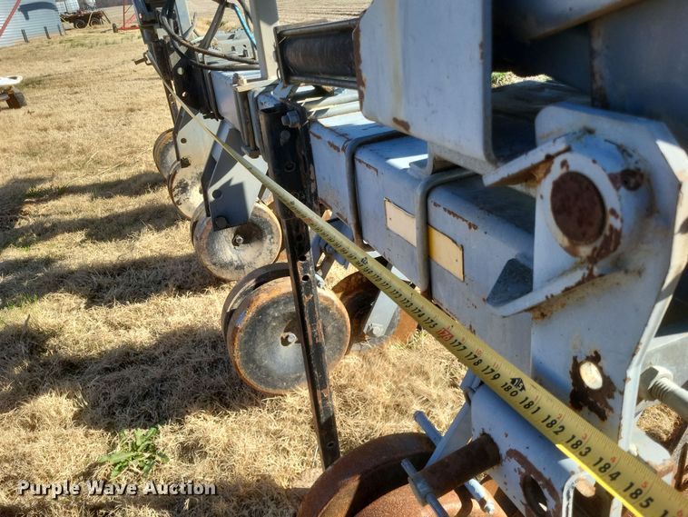 image for item DO4740 Hiniker 5000  row crop cultivator