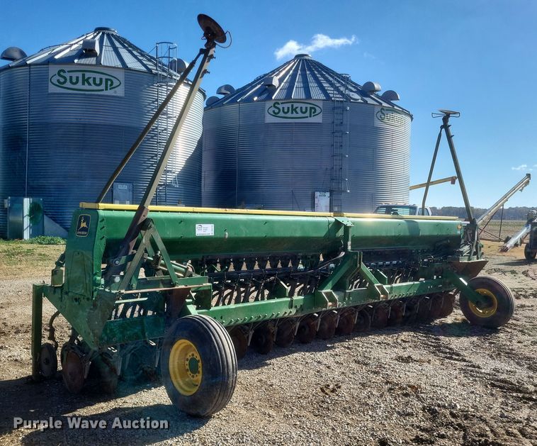 image for item DO4743 John Deere 520  grain drill