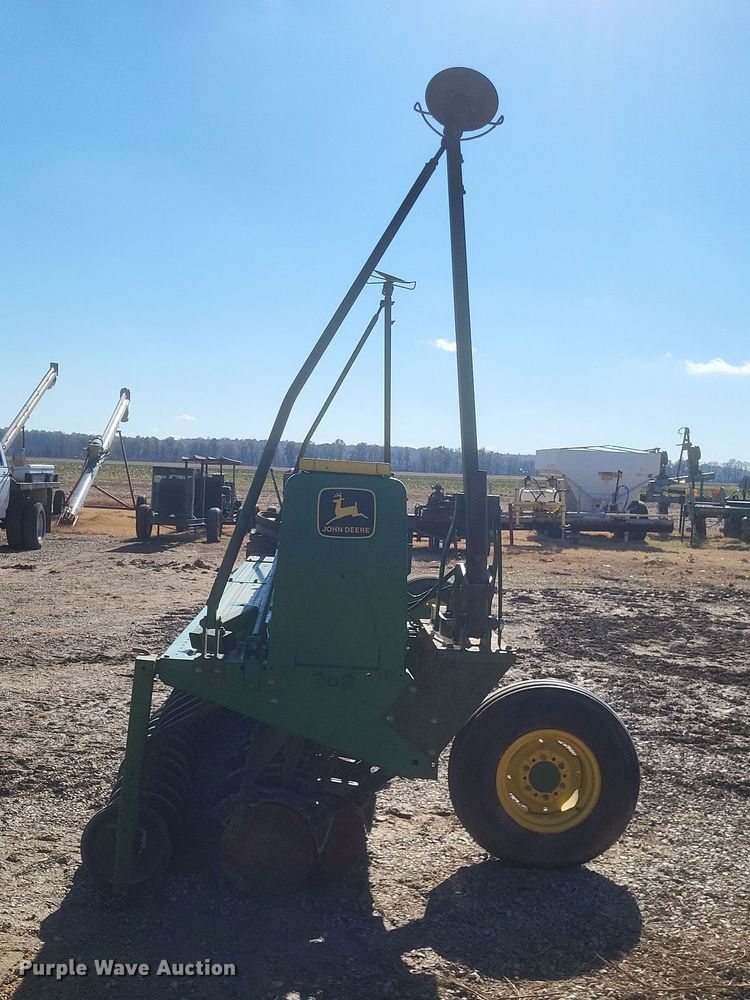 image for item DO4743 John Deere 520  grain drill