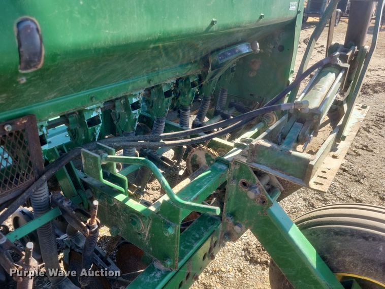 image for item DO4743 John Deere 520  grain drill