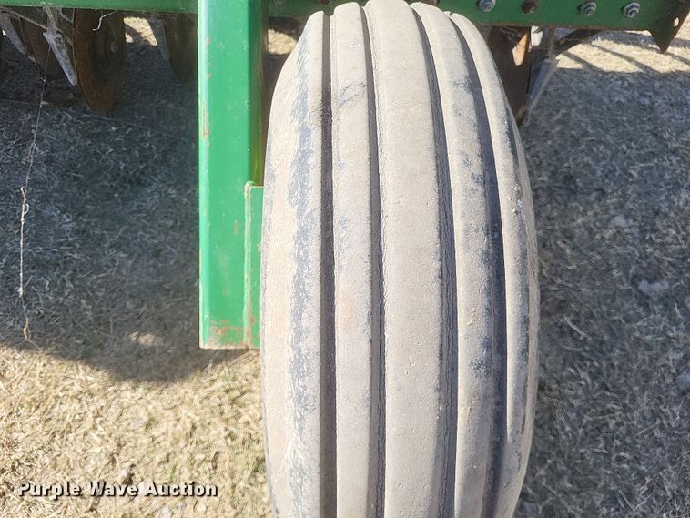 image for item DO4743 John Deere 520  grain drill