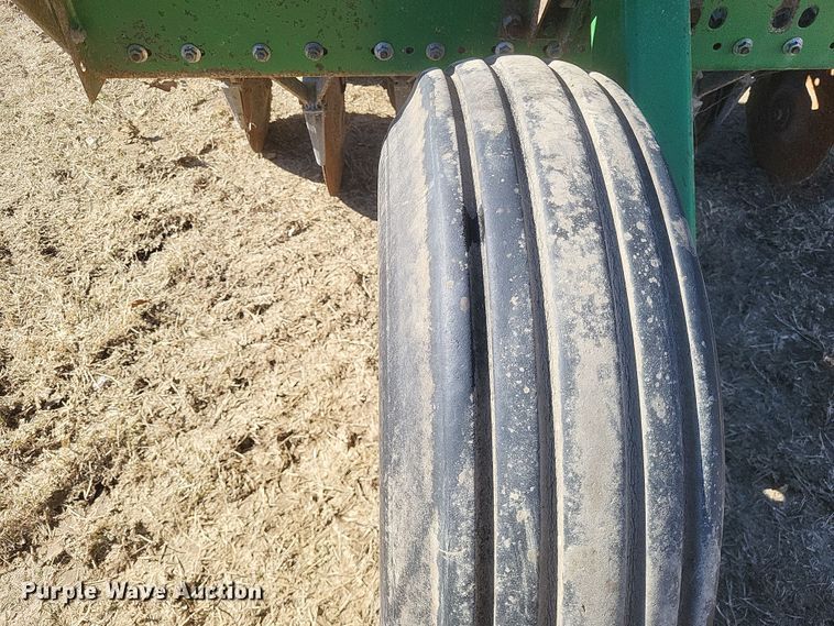 image for item DO4743 John Deere 520  grain drill