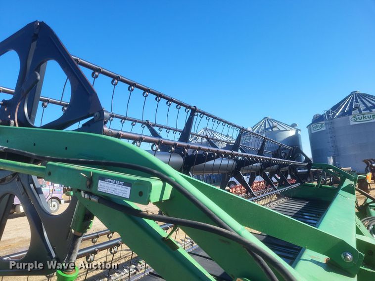 image for item DO4748 John Deere 925D  flex draper head
