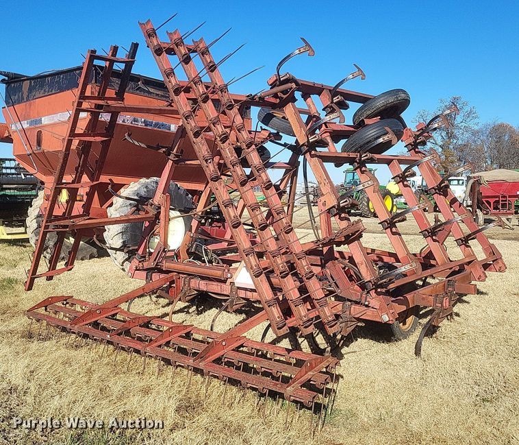 image for item DO4751 Case IH 4600  field cultivator