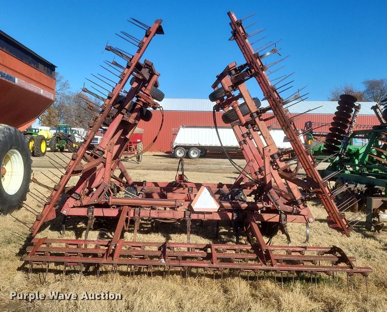 image for item DO4751 Case IH 4600  field cultivator