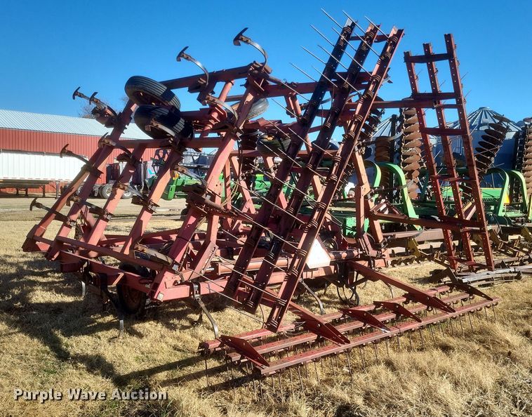image for item DO4751 Case IH 4600  field cultivator
