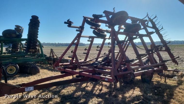 image for item DO4751 Case IH 4600  field cultivator