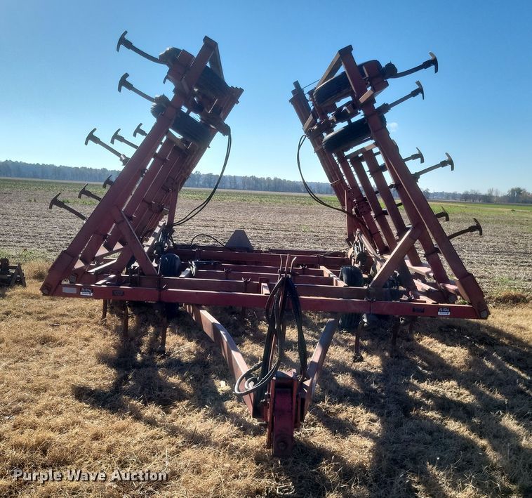 image for item DO4751 Case IH 4600  field cultivator