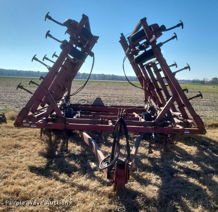 image for item DO4751 Case IH 4600  field cultivator