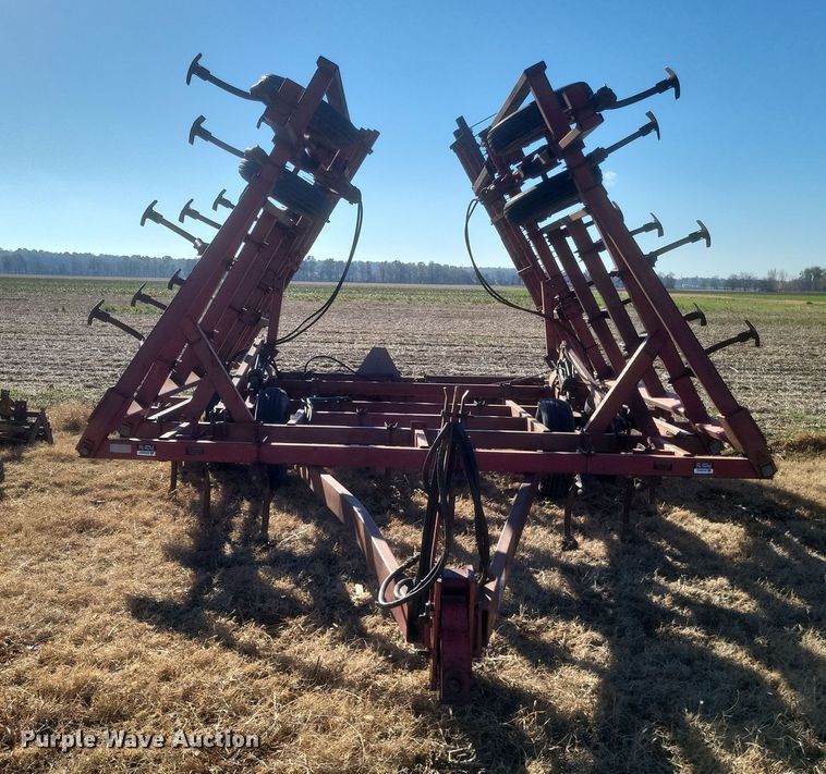 image for item DO4751 Case IH 4600  field cultivator