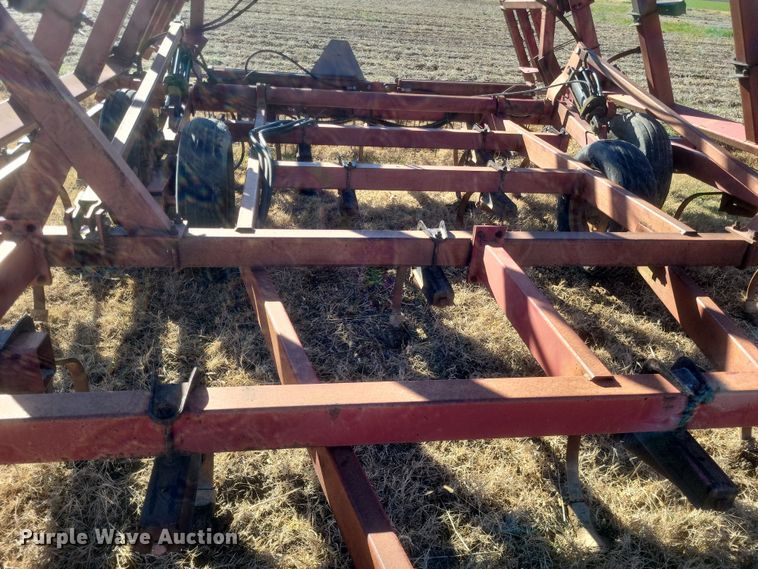 image for item DO4751 Case IH 4600  field cultivator