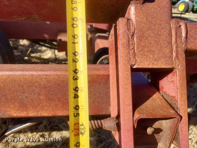 image for item DO4751 Case IH 4600  field cultivator