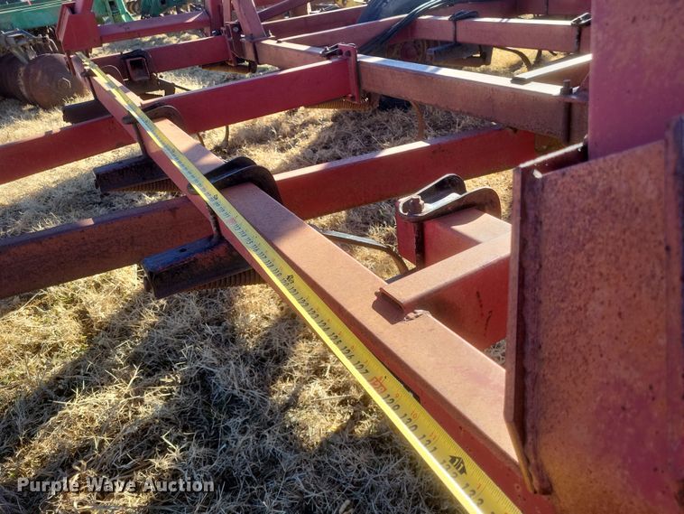 image for item DO4751 Case IH 4600  field cultivator