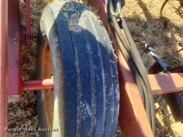 image for item DO4751 Case IH 4600  field cultivator