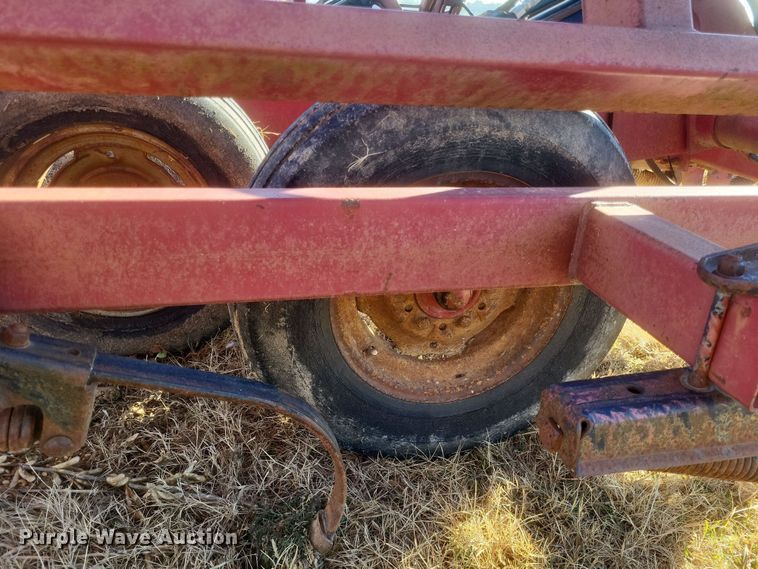 image for item DO4751 Case IH 4600  field cultivator