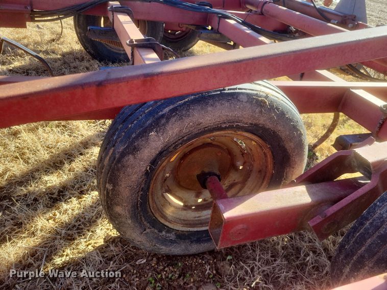 image for item DO4751 Case IH 4600  field cultivator