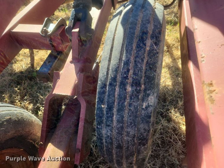 image for item DO4751 Case IH 4600  field cultivator