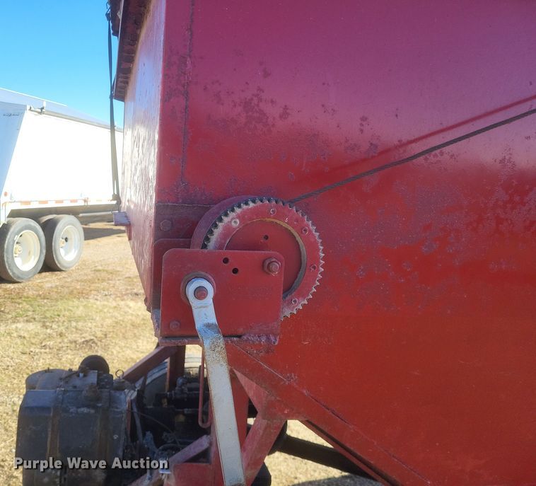 image for item DO4753 Grain cart