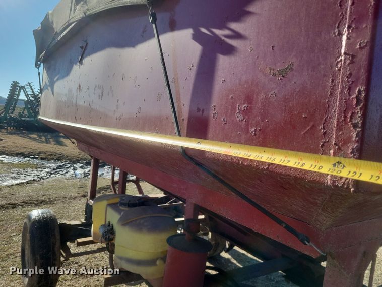 image for item DO4753 Grain cart