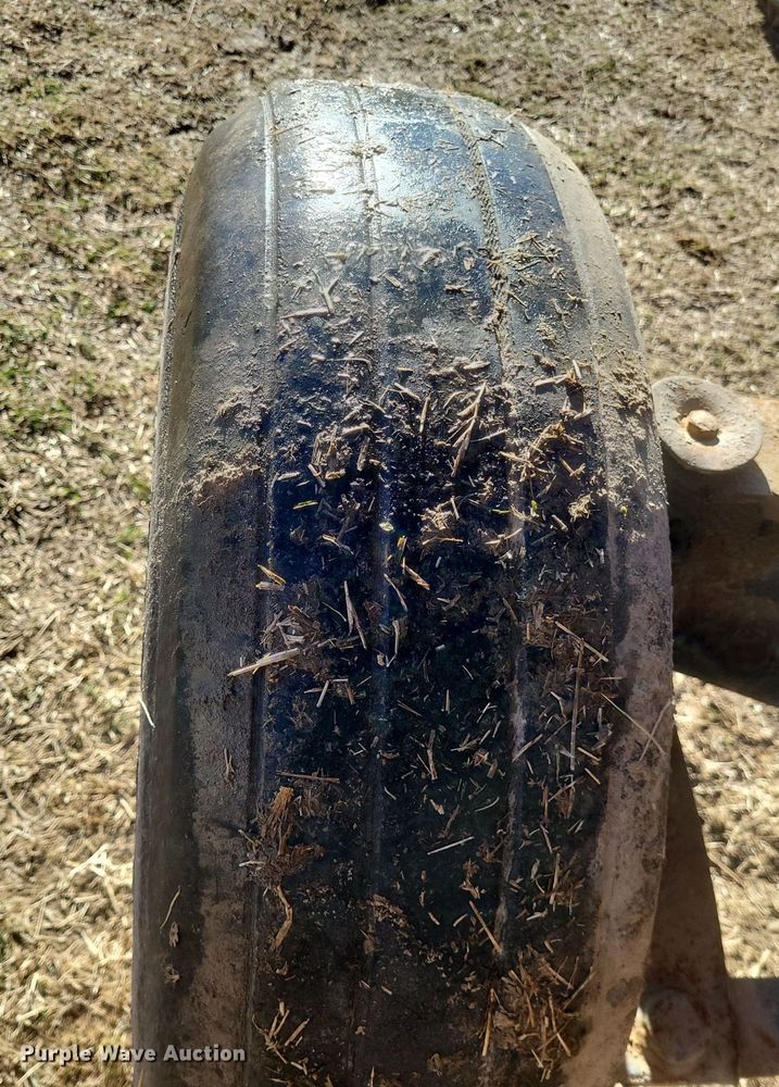 image for item DO4753 Grain cart