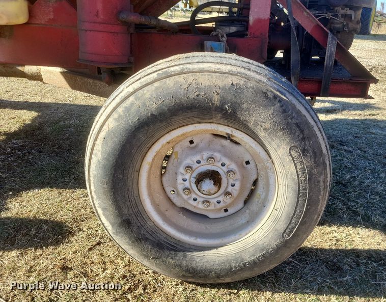 image for item DO4753 Grain cart