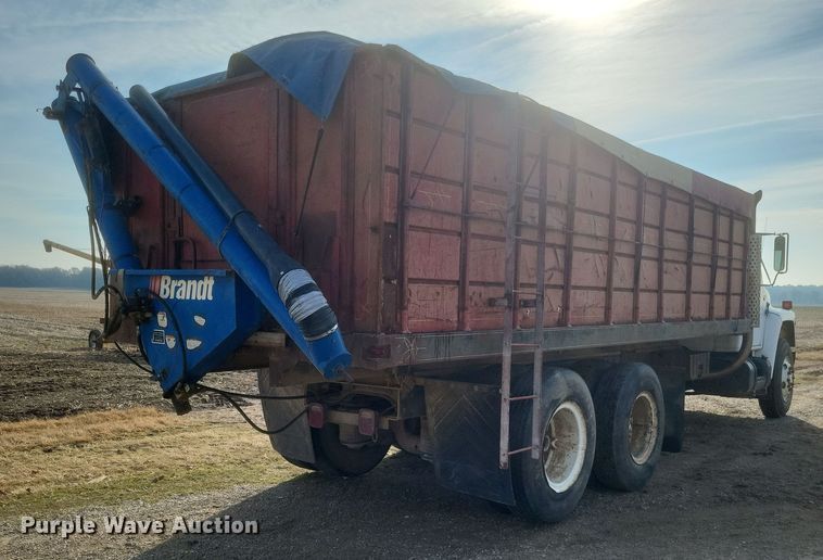 image for item DO4755 1982 International grain truck