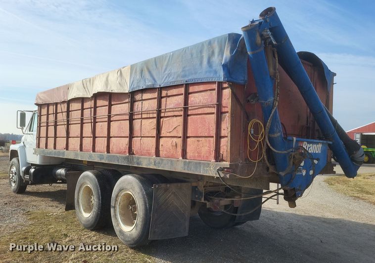 image for item DO4755 1982 International grain truck