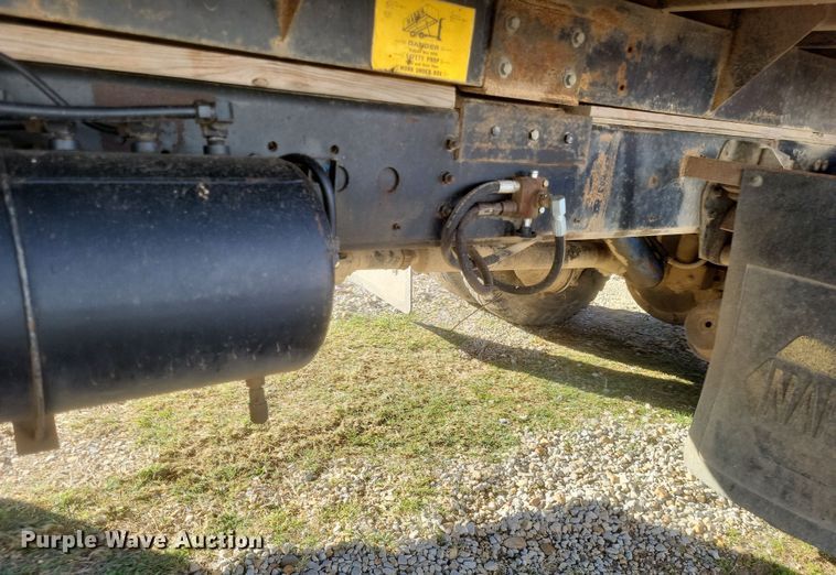 image for item DO4755 1982 International grain truck