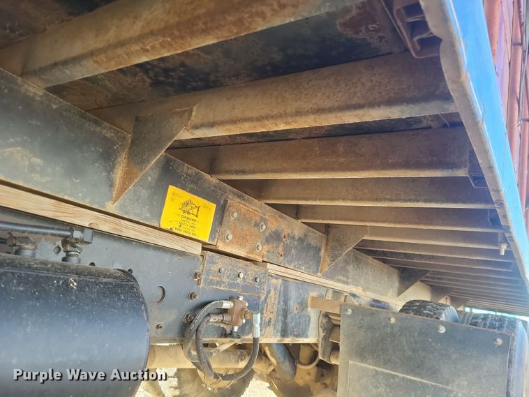 image for item DO4755 1982 International grain truck