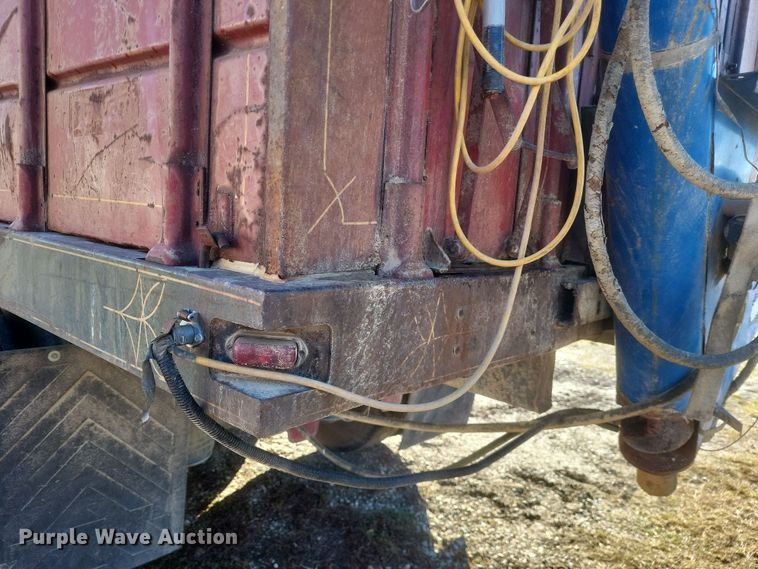 image for item DO4755 1982 International grain truck